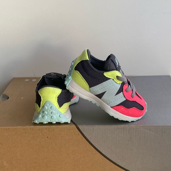 New Balance 327 Toddler Sneakers - SZ 4 C - Picture 5 of 16